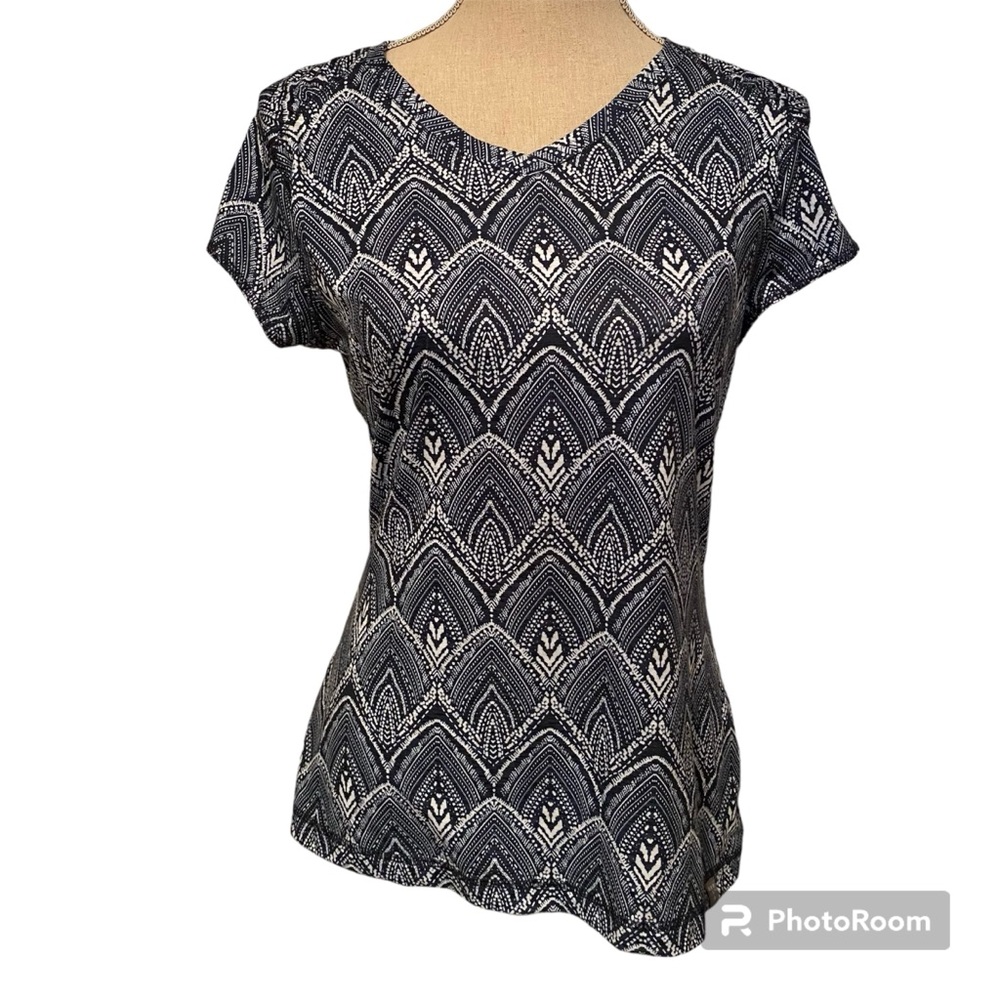 TITLE NINE TOP TEE V-NECK SHORT SLEEVE BLUE WHITE STRETCH SIZE M